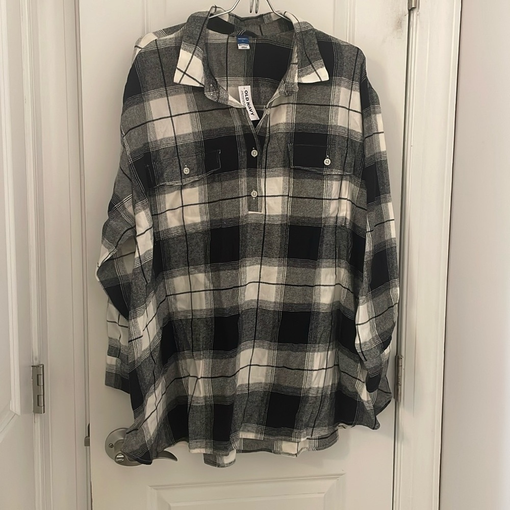 Maternity shirt Old Navy Size XL New With Tag
